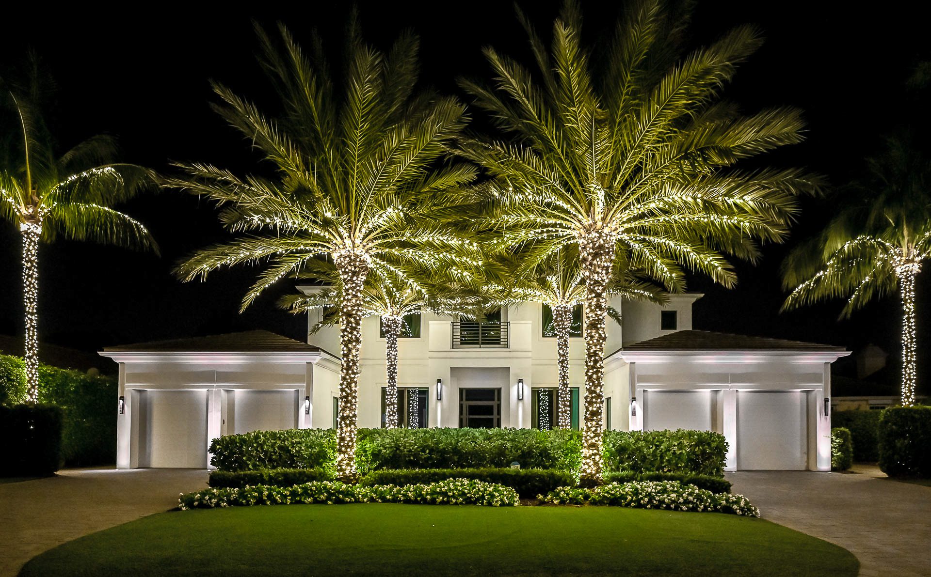 Holiday home refresh in Palm Beach County by GHMS with pressure washing and window cleaning.